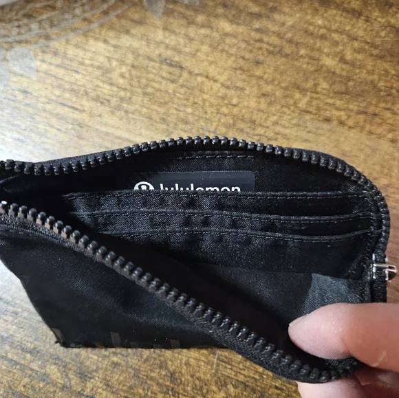Lululemon Clipable Card Pouch - Picture 6 of 7